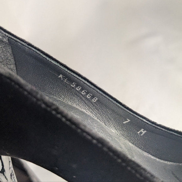 STUART WEITZMAN Black Velvet Platform Heel Formal Women Shoes Size 7 - Picture 9 of 10